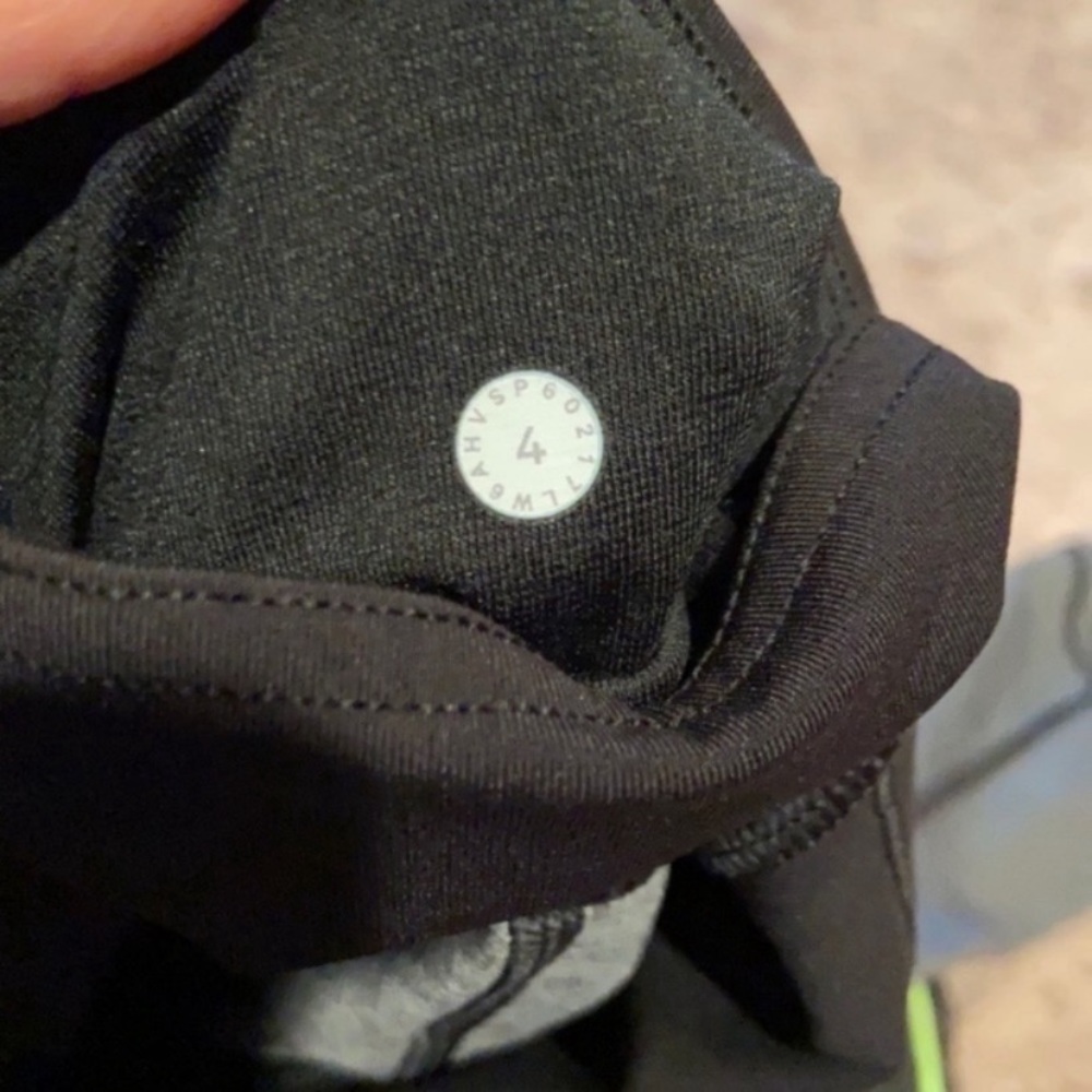 Lululemon - Picture 6 of 7